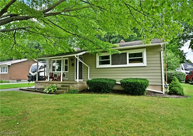 Photo 2 of Single family home for sale at 1605 Difford Dr, Niles, OH 44446 | MLS# 5231597 | Listing updated on 2026-09-13