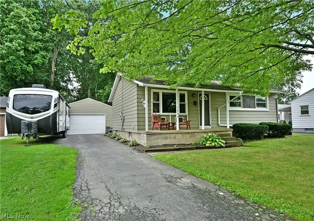Photo 3 of Single family home for sale at 1605 Difford Dr, Niles, OH 44446 | MLS# 5231597 | Listing updated on 2026-09-13