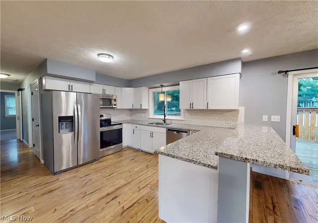 Photo 3 of Single family home for sale at 2922 Cliffside Dr, Copley, OH 44321 | MLS# 5235921 | Listing updated on 2026-09-30