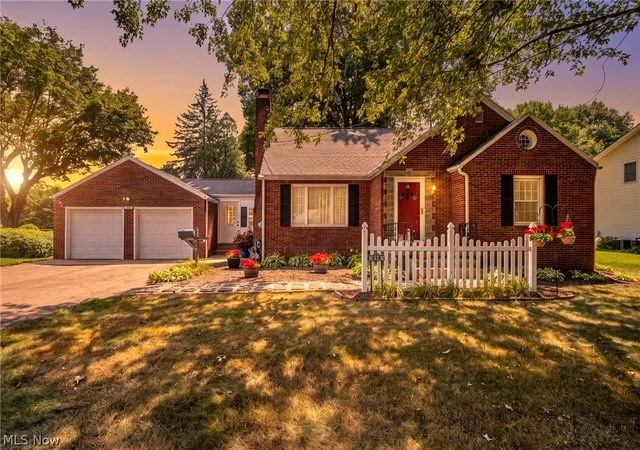 Photo 1 of Sale Pending at 514 Everhard Rd Sw, North Canton, OH 44709 | MLS# 5235964 | Listing updated on 2026-09-10