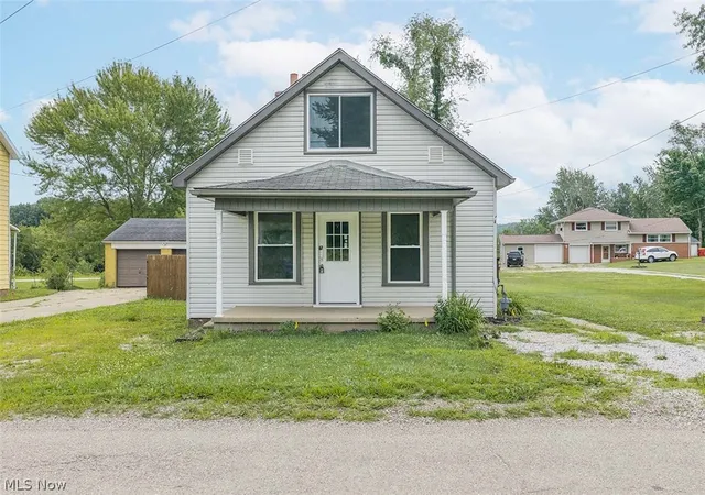 Photo 1 of Single family home for sale at 6597 Superior Rd Se, Uhrichsville, OH 44683 | MLS# 5236054 | Listing updated on 2026-10-05