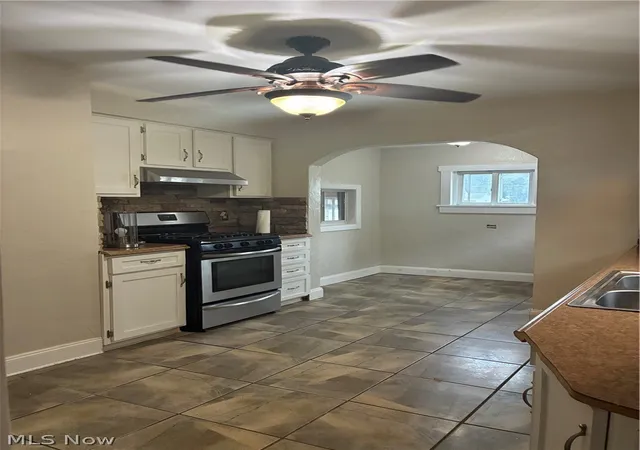 Photo 3 of Single family home for sale at 390 Wilson St W, Struthers, OH 44471 | MLS# 5235505 | Listing updated on 2026-10-01