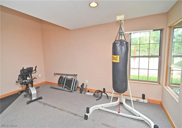 Listing Photo 2 - Condo for sale in building located at 325 S Linden Ct, Warren, OH 44484