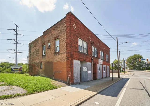 Listing Photo 4 - Condo for sale in building located at 9100 Miles Ave, Cleveland, OH 44105