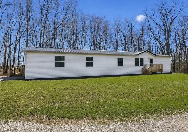 Photo 1 of Single family home for sale at 2525 Panther Dr Ne, New Lexington, OH 43764 | MLS# 5235885 | Listing updated on 2026-09-09