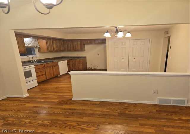 Photo 4 of Single family home for sale at 8218 Comet Ct, Mentor, OH 44060 | MLS# 5235820 | Listing updated on 2026-10-04