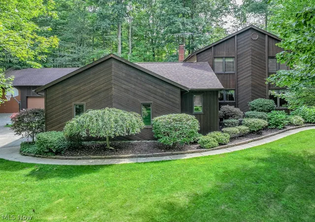 Photo 1 of Single family home for sale at 9731 Riverwood Ln, Chagrin Falls, OH 44023 | MLS# 5235484 | Listing updated on 2026-09-09