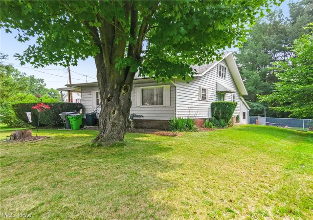 Photo 2 of Single family home for sale at 823 N Rockhill Ave, Alliance, OH 44601 | MLS# 5231341 | Listing updated on 2026-09-11