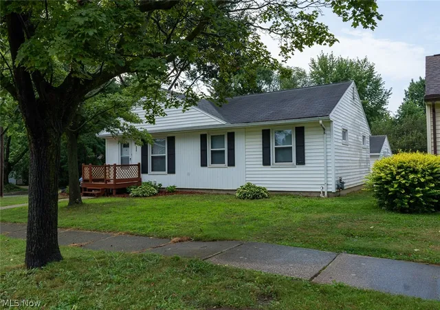 Photo 2 of Single family home for sale at 890 Independence Ave, Akron, OH 44310 | MLS# 5234861 | Listing updated on 2026-09-11