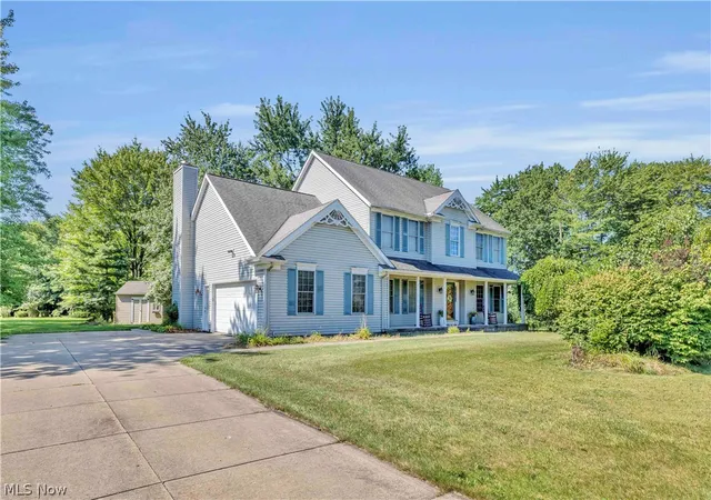 Photo 2 of Single family home for sale at 1127 Fireside Trl, Broadview Heights, OH 44147 | MLS# 5235803 | Listing updated on 2026-10-07