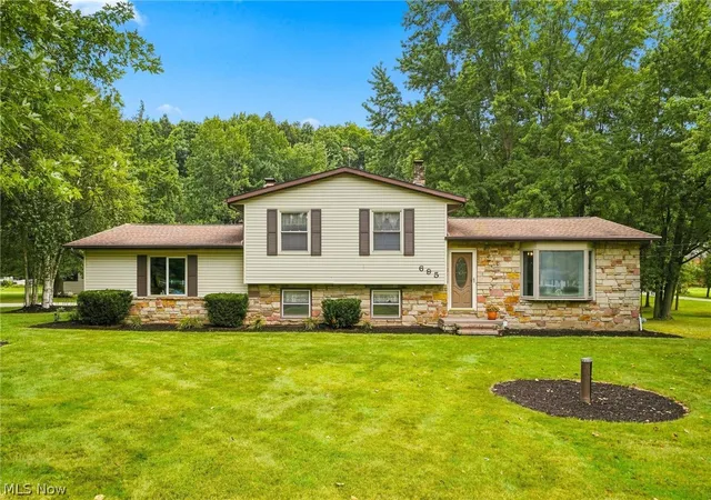 Photo 2 of Single family home for sale at 695 Old Frg Rd, Kent, OH 44240 | MLS# 5236168 | Listing updated on 2026-10-01