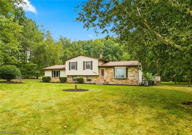 Photo 3 of Single family home for sale at 695 Old Frg Rd, Kent, OH 44240 | MLS# 5236168 | Listing updated on 2026-10-01