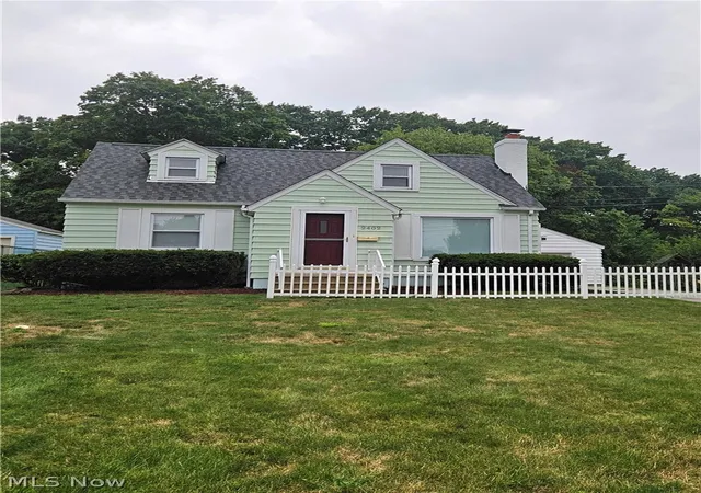 Photo 1 of Single family home for sale at 2402 Edgewater Dr, Youngstown, OH 44514 | MLS# 5236179 | Listing updated on 2026-09-14