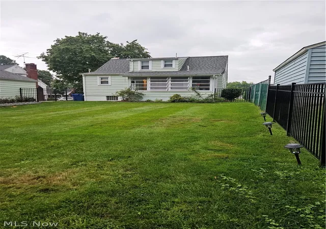 Photo 2 of Single family home for sale at 2402 Edgewater Dr, Youngstown, OH 44514 | MLS# 5236179 | Listing updated on 2026-09-14
