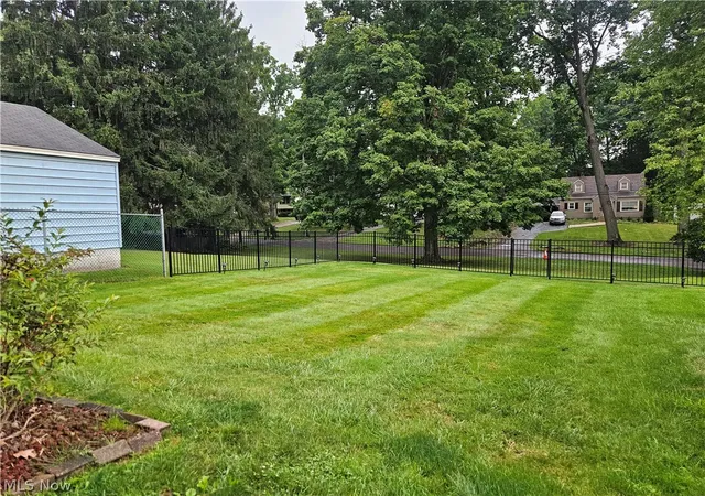 Photo 3 of Single family home for sale at 2402 Edgewater Dr, Youngstown, OH 44514 | MLS# 5236179 | Listing updated on 2026-09-14