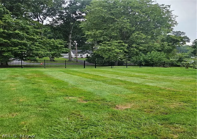 Photo 4 of Single family home for sale at 2402 Edgewater Dr, Youngstown, OH 44514 | MLS# 5236179 | Listing updated on 2026-09-14