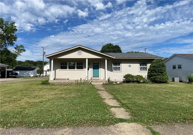 Photo 2 of Sale Pending at 917 Kaderly St Nw, New Philadelphia, OH 44663 | MLS# 5235279 | Listing updated on 2026-09-02