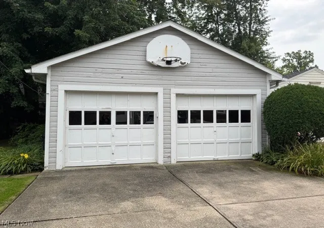 Photo 3 of Single family home for sale at 2614 E Erie Ave, Lorain, OH 44052 | MLS# 5235478 | Listing updated on 2026-10-06