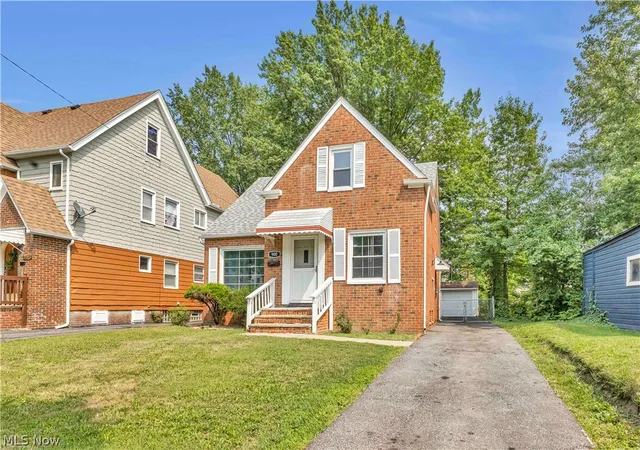 Photo 2 of Sale Pending at 900 Eloise Dr, Cleveland, OH 44112 | MLS# 5234844 | Listing updated on 2026-09-11