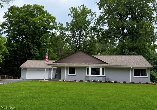 Single family home for sale at 2120 Arms Dr, Girard, OH 44420 | MLS# 5236351