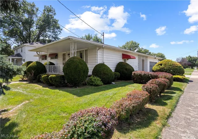 Photo 1 of Single family home for sale at 2824 Oberlin Ave, Lorain, OH 44052 | MLS# 5235577 | Listing updated on 2026-09-25