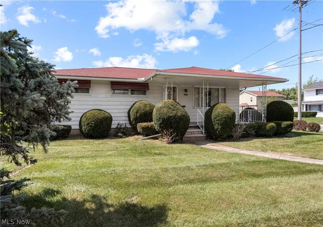 Photo 3 of Single family home for sale at 2824 Oberlin Ave, Lorain, OH 44052 | MLS# 5235577 | Listing updated on 2026-09-25