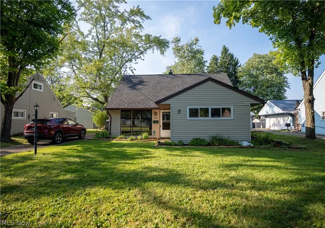 Photo 2 of Single family home for sale at 2378 Clyde St, Youngstown, OH 44514 | MLS# 5236073 | Listing updated on 2026-09-09