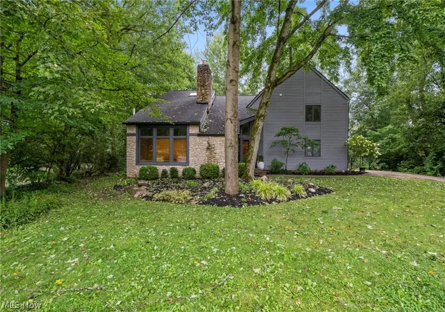Photo 2 of Sale Pending at 2170 Dow Dr, Akron, OH 44313 | MLS# 5232769 | Listing updated on 2026-09-05