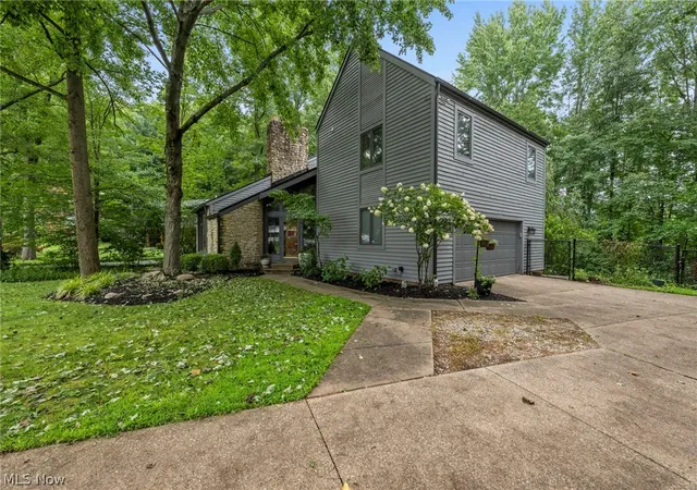 Photo 3 of Sale Pending at 2170 Dow Dr, Akron, OH 44313 | MLS# 5232769 | Listing updated on 2026-09-05