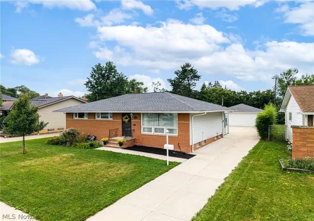 Photo 2 of Single family home for sale at 6904 Reid Dr, Cleveland, OH 44130 | MLS# 5235878 | Listing updated on 2026-09-03