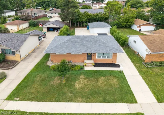 Photo 3 of Single family home for sale at 6904 Reid Dr, Cleveland, OH 44130 | MLS# 5235878 | Listing updated on 2026-09-03