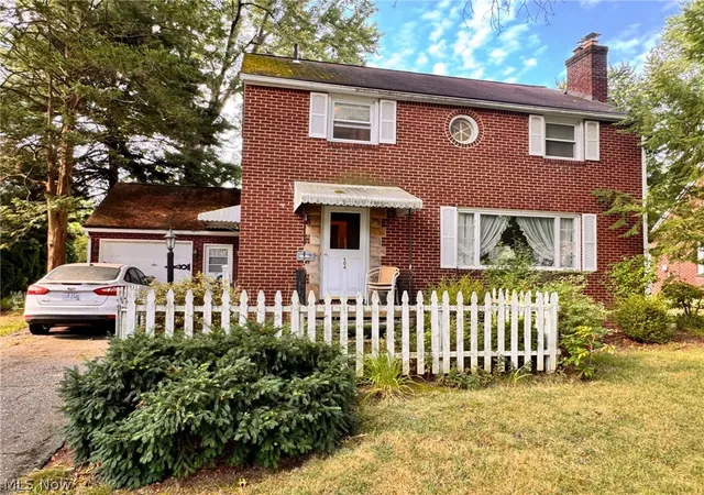 Photo 1 of Sale Pending at 504 33rd Street Nw, Canton, OH 44709 | MLS# 5236440 | Listing updated on 2026-09-11
