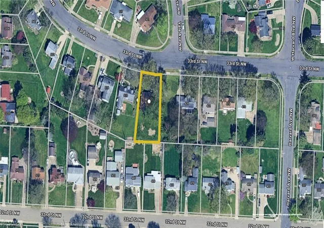 Photo 6 of Sale Pending at 504 33rd Street Nw, Canton, OH 44709 | MLS# 5236440 | Listing updated on 2026-09-11