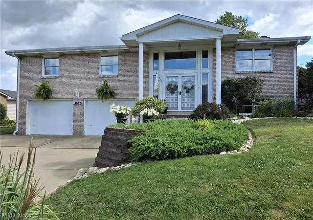 Photo 3 of Single family home for sale at 136 Tera Manor, Steubenville, OH 43953 | MLS# 5235168 | Listing updated on 2026-09-20