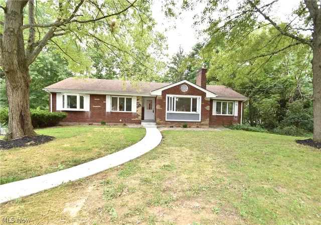 Photo 2 of Single family home for sale at 5347 Old Oxford Ln, Youngstown, OH 44512 | MLS# 5228962 | Listing updated on 2026-09-14