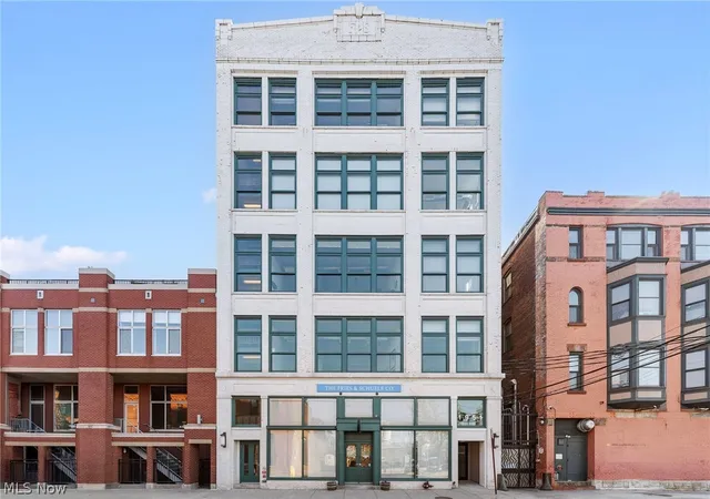 Listing Photo 2 - Condo for sale in building located at 1951 W 26Th St, Cleveland, OH 44113 - Unit #514