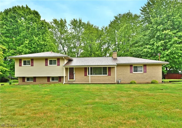 Photo 1 of Sale Pending at 3246 Circle Dr, Cortland, OH 44410 | MLS# 5236493 | Listing updated on 2026-09-30