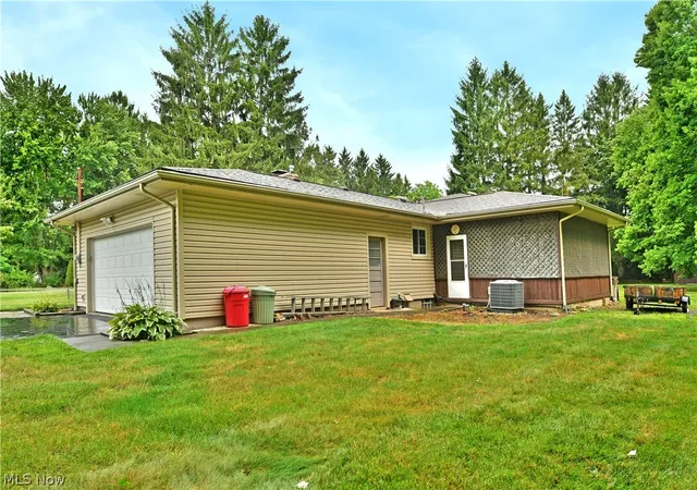 Photo 3 of Sale Pending at 3246 Circle Dr, Cortland, OH 44410 | MLS# 5236493 | Listing updated on 2026-09-30