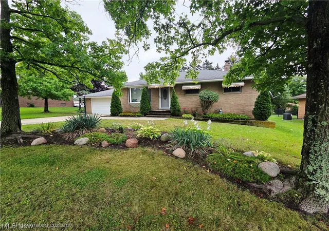 Photo 2 of Sale Pending at 185 Briarleigh Dr, Brunswick, OH 44212 | MLS# 5235860 | Listing updated on 2026-09-03