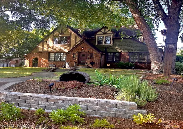 Photo 1 of Single family home for sale at 421 21st Street Nw, Canton, OH 44709 | MLS# 5235587 | Listing updated on 2026-09-08