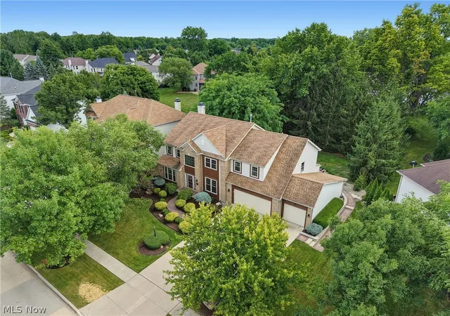 Photo 2 of Sale Pending at 15097 Scarlet Oak Trl, Strongsville, OH 44149 | MLS# 5229758 | Listing updated on 2026-09-03