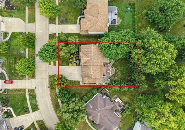 Photo 3 of Sale Pending at 15097 Scarlet Oak Trl, Strongsville, OH 44149 | MLS# 5229758 | Listing updated on 2026-09-03