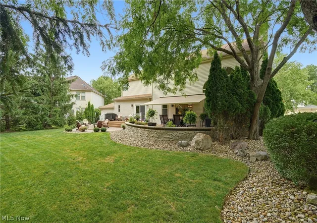 Photo 4 of Sale Pending at 15097 Scarlet Oak Trl, Strongsville, OH 44149 | MLS# 5229758 | Listing updated on 2026-09-03