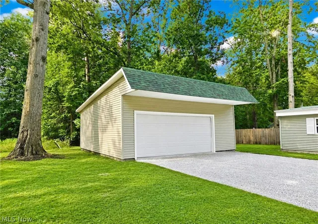 Photo 2 of Single family home for sale at 5108 University Dr, Geneva, OH 44041 | MLS# 5235046 | Listing updated on 2026-09-03