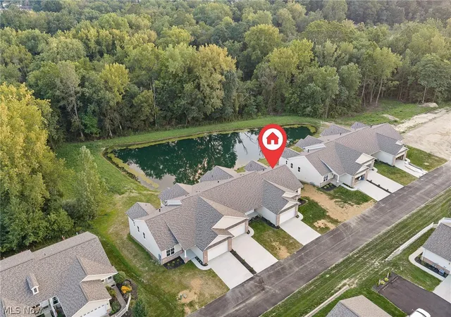 Listing Photo 5 - Condo for sale in building located at 1119 Queen Anne Dr NW, Massillon, OH 44647