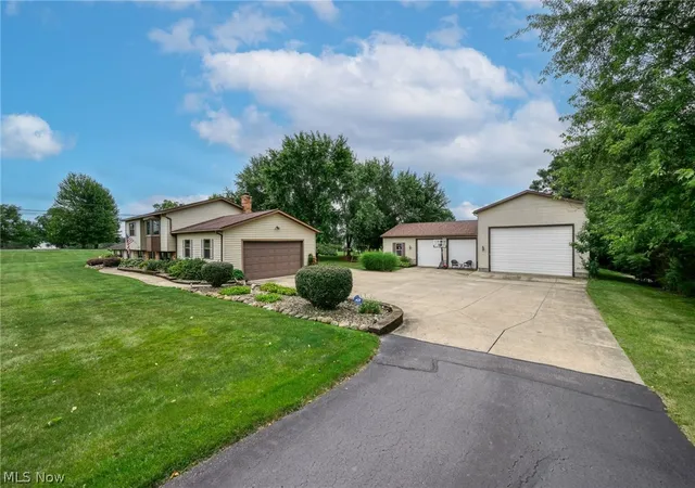 Photo 2 of Single family home for sale at 262 Cackler Rd, Streetsboro, OH 44241 | MLS# 5235873 | Listing updated on 2026-10-06
