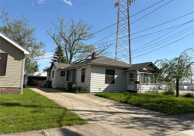 Photo 1 of Single family home for sale at 5733 Longwood Ave, Maple Heights, OH 44137 | MLS# 5216672 | Listing updated on 2026-09-03