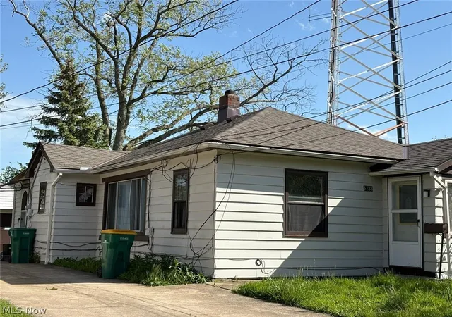Photo 2 of Single family home for sale at 5733 Longwood Ave, Maple Heights, OH 44137 | MLS# 5216672 | Listing updated on 2026-09-03