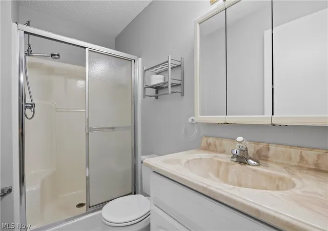 Listing Photo 2 - Condo for sale in building located at 4648 Oak Pt Rd, Lorain, OH 44053