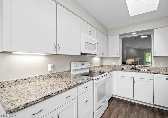 Listing Photo 4 - Condo for sale in building located at 4648 Oak Pt Rd, Lorain, OH 44053